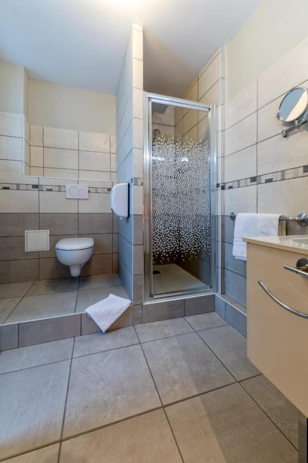 La Commanderie De Champarey Hotel Bourgoin-Jallieu Eksteriør billede